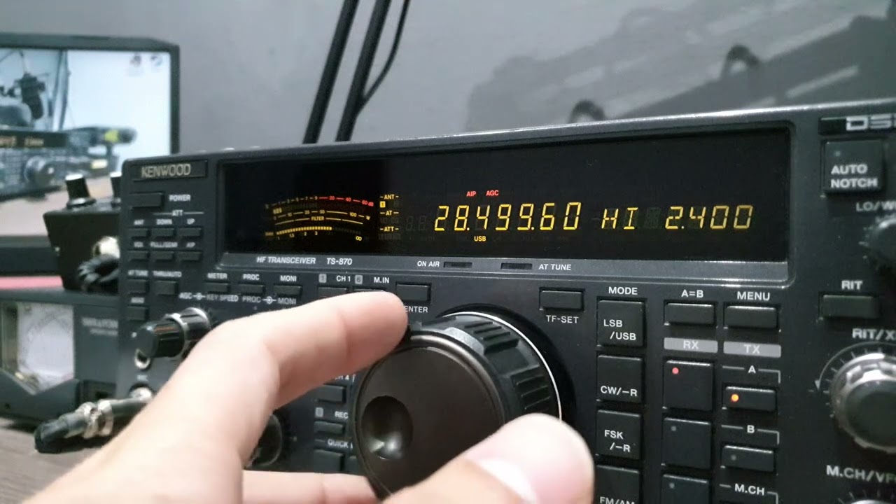 28 MHz open. Kenwood TS-870. Antenna Moxon.
