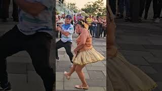 wow vean con la destreza que baila yajaira la chona a su estilo 🎶🎵👏#shorts #baile #show #viral