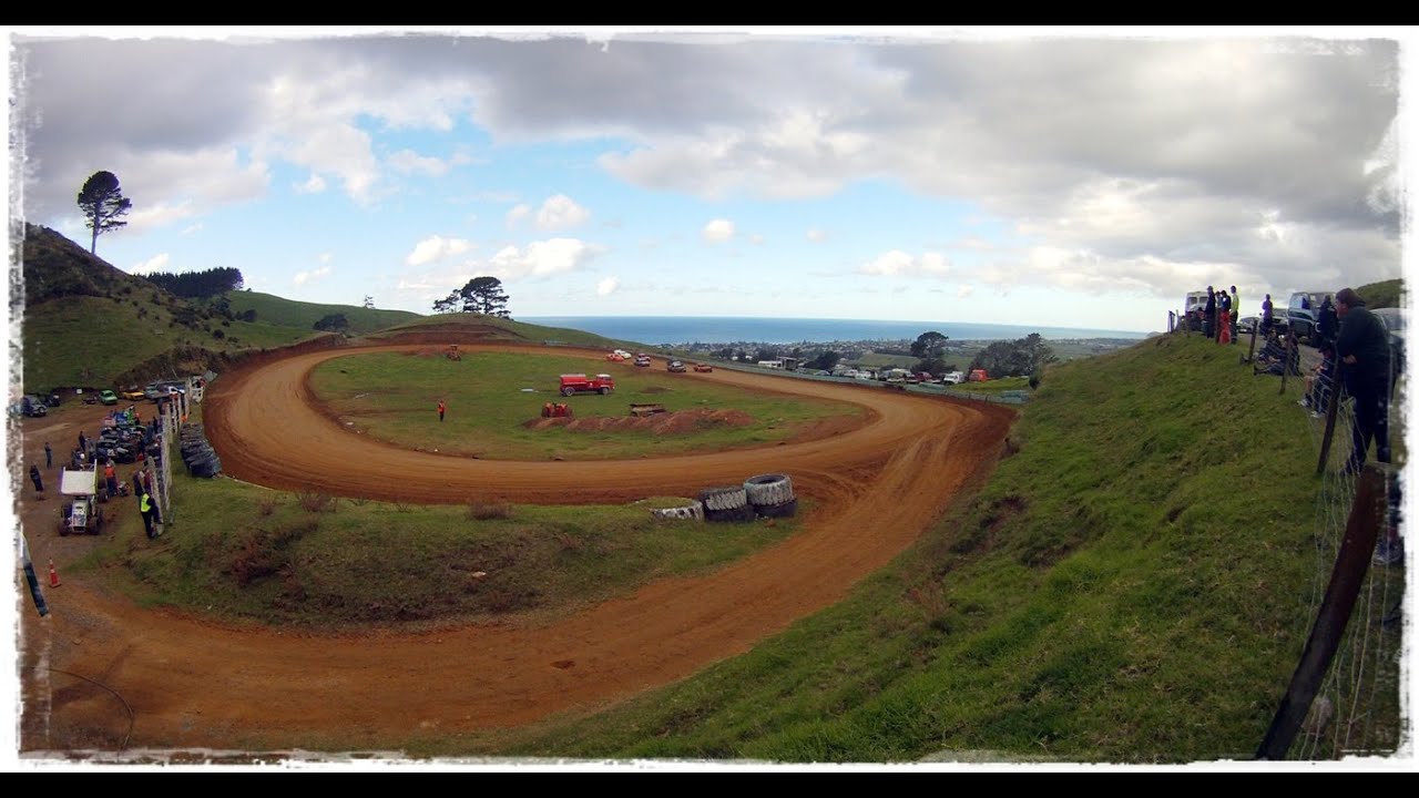 Dirt Racing Nz 30 May 2015. Saloon racing at Waihi Beach Dirt Track, New Zealand ...