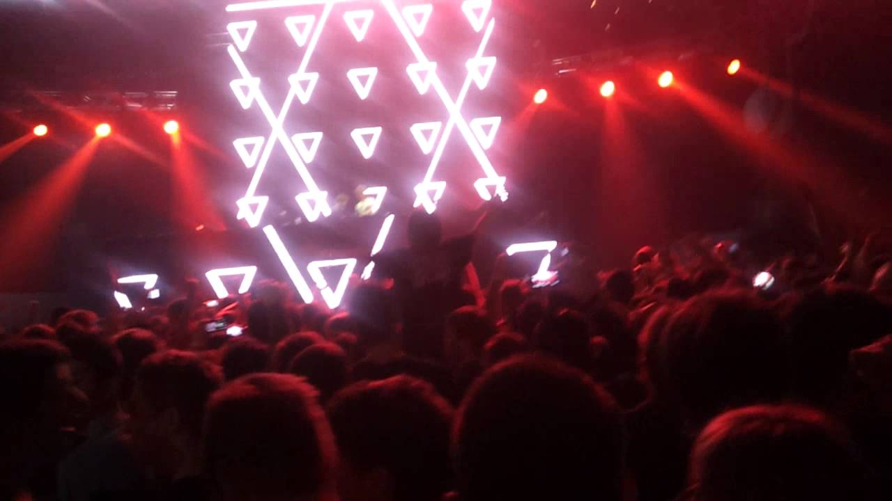 Armin van Buuren vs. Ferry Corsten Brute w. C. Novelli Concrete