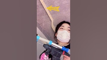 When the carpenter was installing the ceiling keel, he drilled and burst the water pipe upstairs