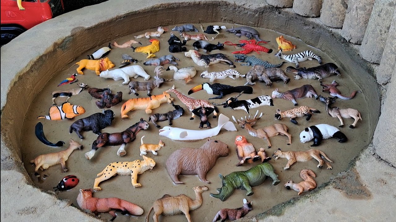 Animais de Plástico Presos na Lama Tigre Urso Panda Girafa Camelo Vaca Zebra Tubarão Rinoceronte