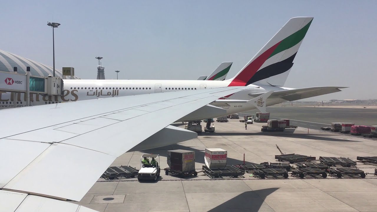 Emirates Boeing 777-300ER LANDING and Luggage Offloading at Dubai JUNE ...
