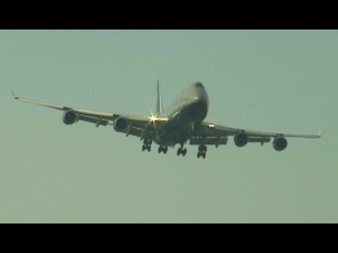747-400 Go-Around at JFK due to runway incursion!