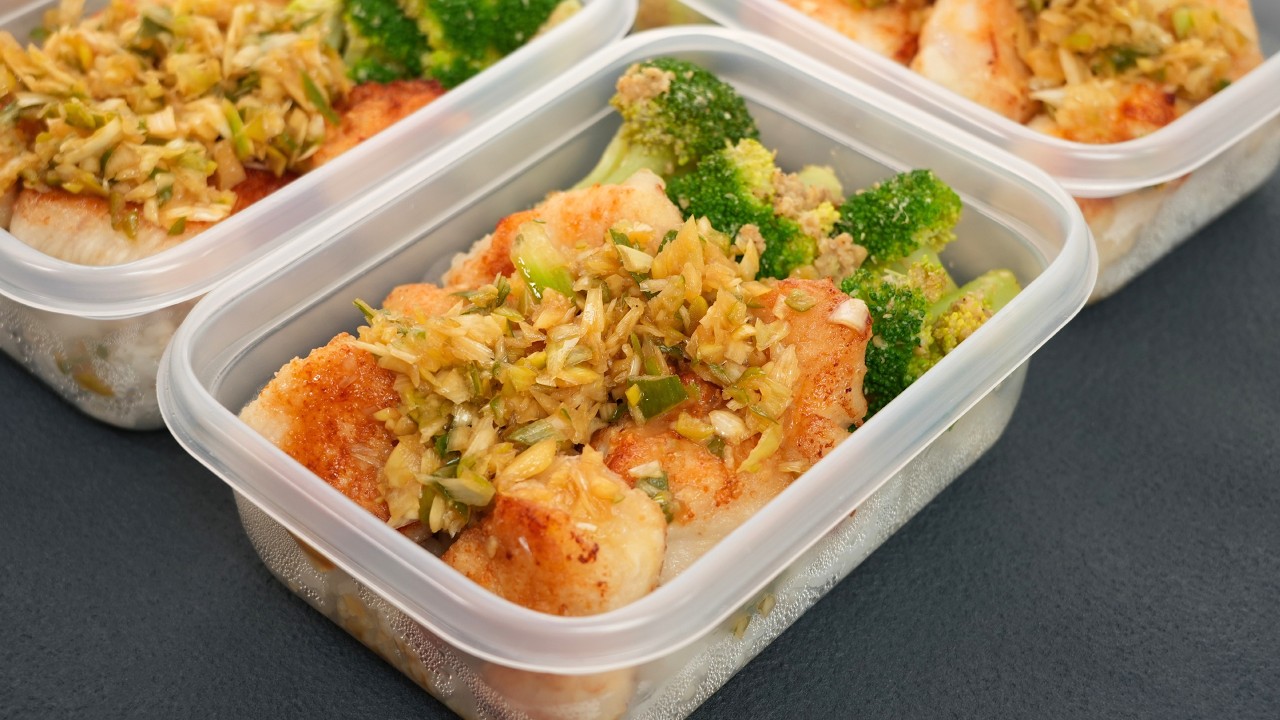 たんぱく質30g以上で500kcal以下。もう毎朝お弁当を作らなくていい【油淋鶏弁当】