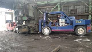 Moving Bullard vertical turret lathe with two forklifts