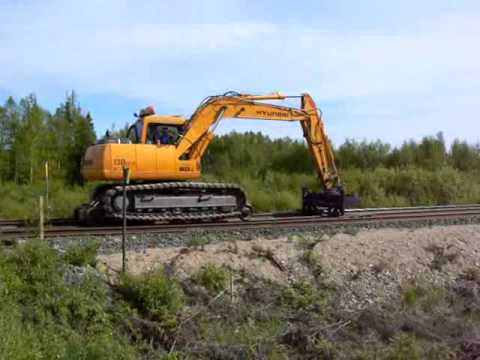 hyundai-130-lc-3-excavator-on-railroad-work