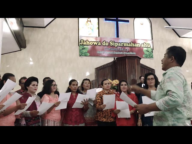 Pillit Ma Hangoluani. Paduan Suara Keluarga Besar Sinaga Sidikalang-Parbuluan. class=