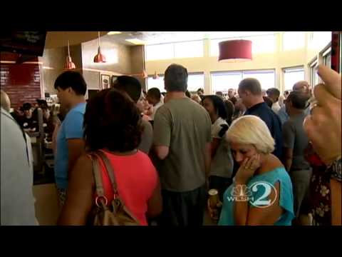 Hundreds Turn Out For Wawa Opening