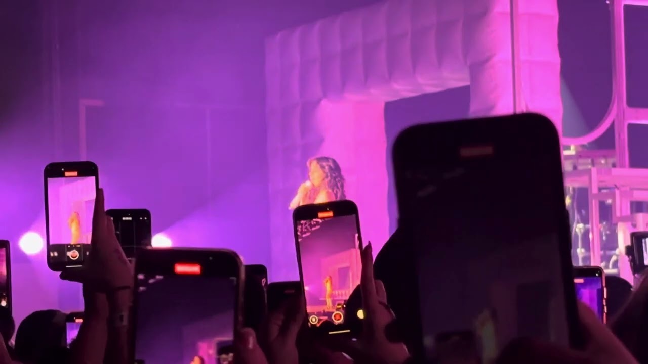 Camila Cabello - “Senorita” (Live at Hordern Pavilion, Sydney 2025)