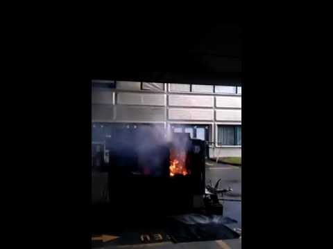 Savety training at EPFL. How to make fire with hot oil and water...