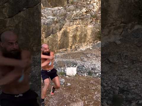 أول محترف رمي حجارة في أمريكا اللاتينية