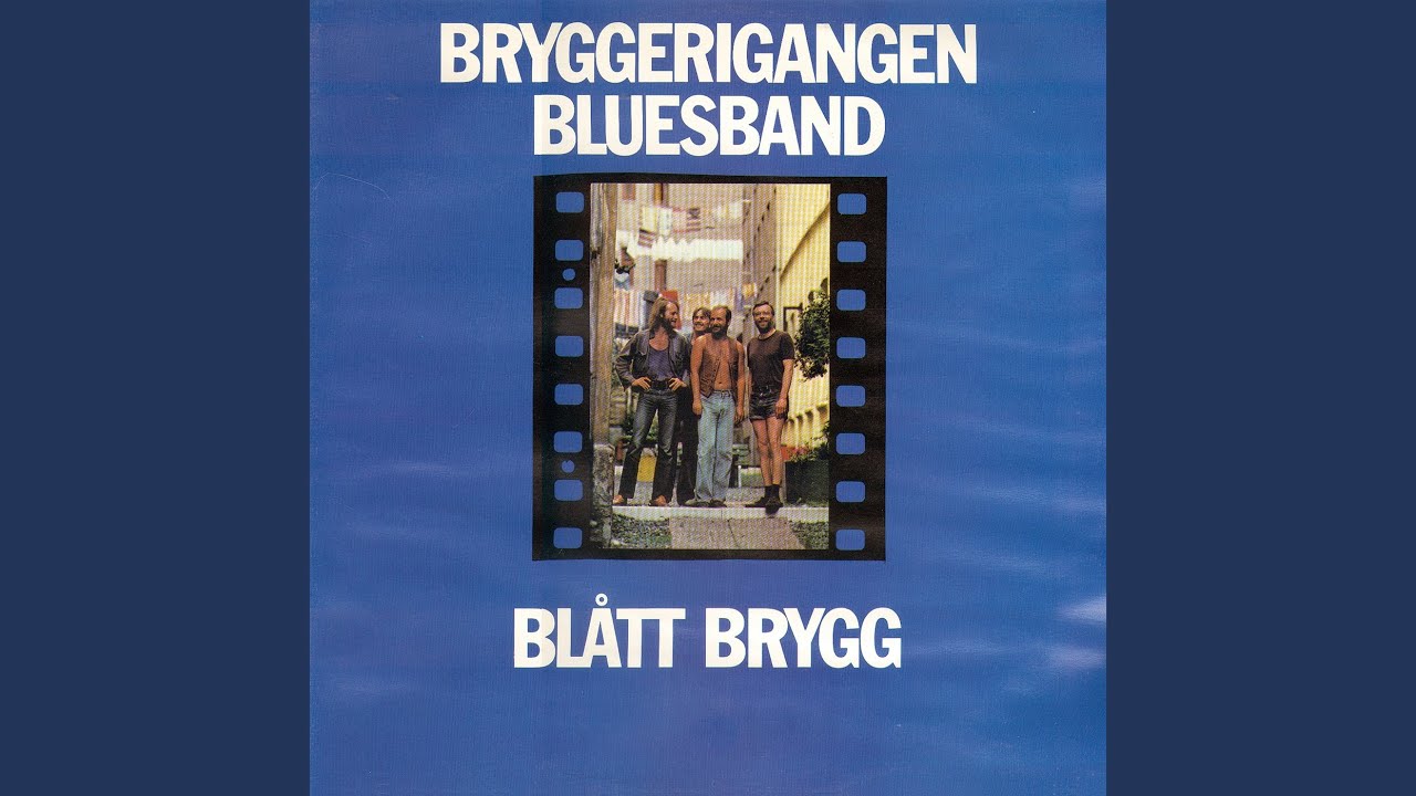 Sitter inne og ser ut