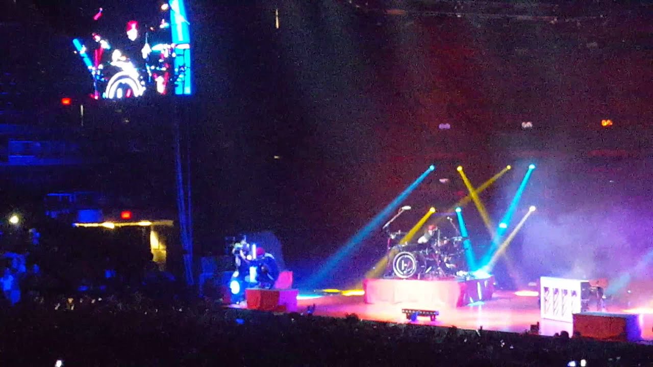 Twenty One Pilots- migraine LIVE Columbus Ohio