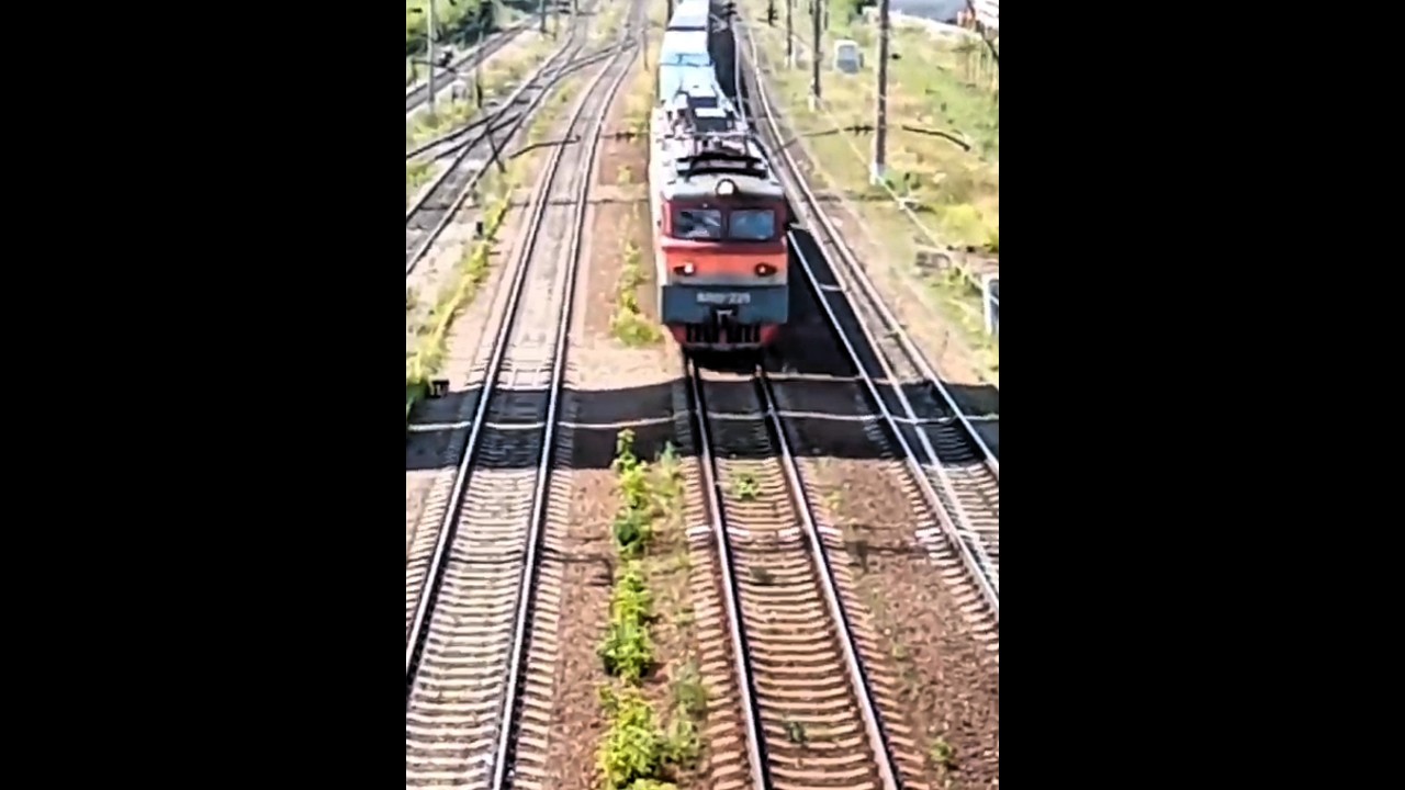 Архив 2022 года! Электровоз ВЛ10У-225 следует по перегону Орехово-Зуево-Крутое с грузовым поездом.