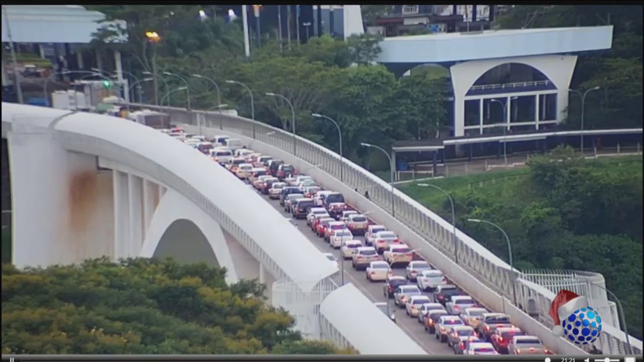 Trânsito é intenso na Ponte da Amizade SBT Paraná (26/12/17) YouTube Trânsito é intenso na Ponte da Amizade SBT Paraná (26/12/17) YouTube