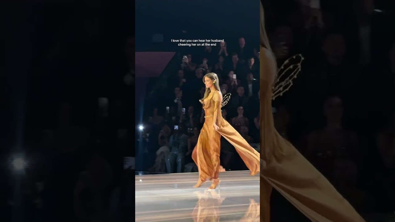 Love this for her #victoriassecretfashionshow #vsfs #fyp Barbara Palvin