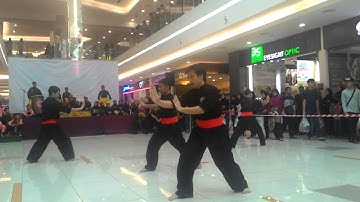 Silat Betawi Kuching-Jurus Pencak Masal.mp4