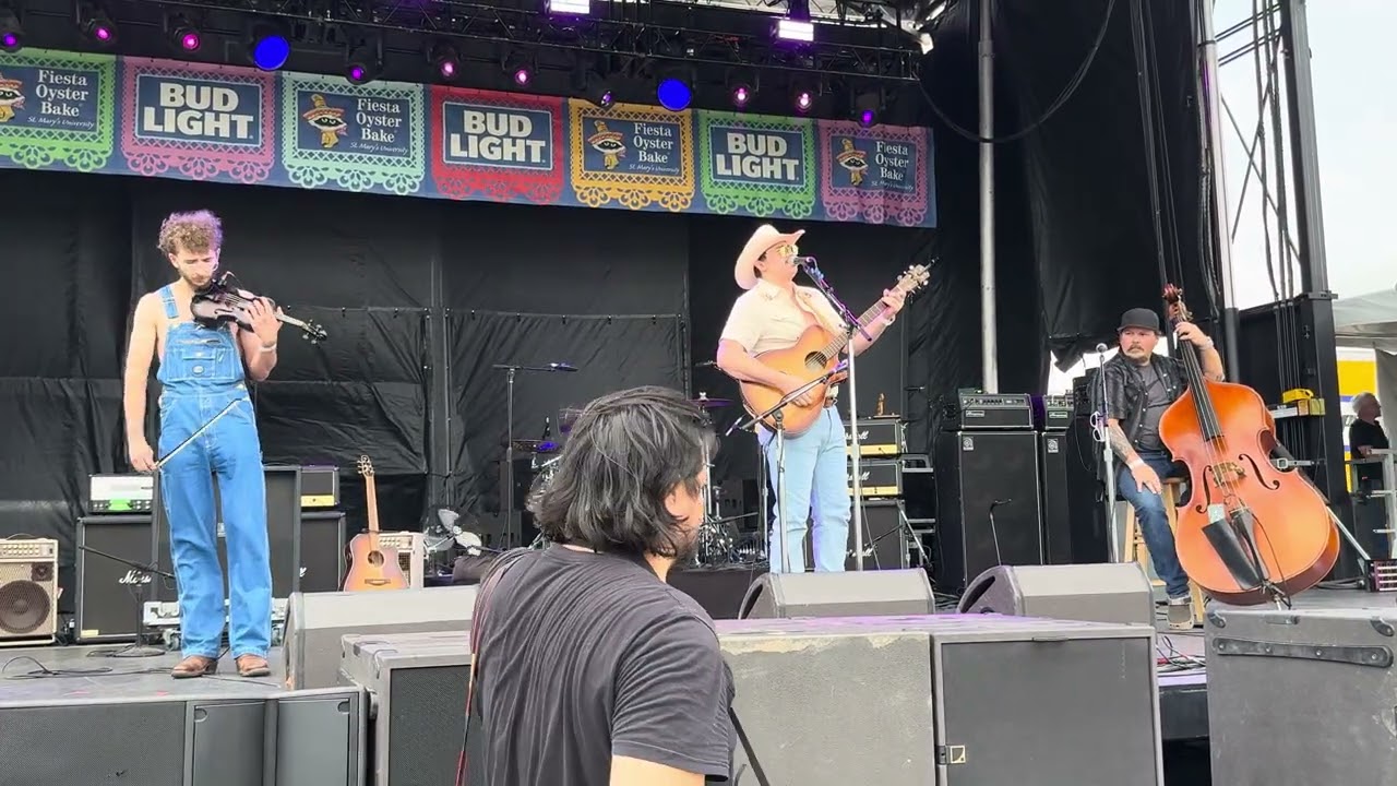 Assista a Something in the Orange - Blue Ashe Juniper LIVE @ Fiesta Oyster Bake 2025 no YouTube Assista a Something in the Orange - Blue Ashe Juniper LIVE @ Fiesta Oyster Bake 2025 no YouTube