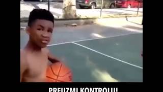 DECAK OD 13 GODINA POKAZAO SAMOPOUZDANJE !! HIT NA INTERNETU