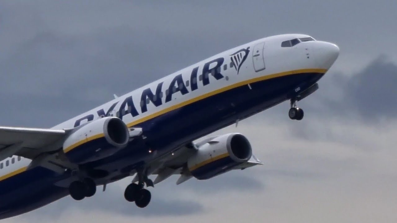 Ryanair Boeing 737-800 in the climb. Jets Close Up. - YouTube