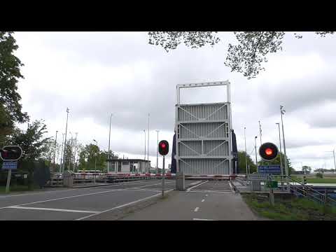 Brugopening Zeesluis Farmsum (Delfzijl) Ophaalbrug Drawbridge/ Pont-levis/ Klappbrücke