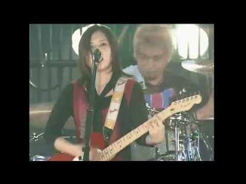 ミュージック yui Yui - Rolling Star Live Countdown 2006 - YouTube