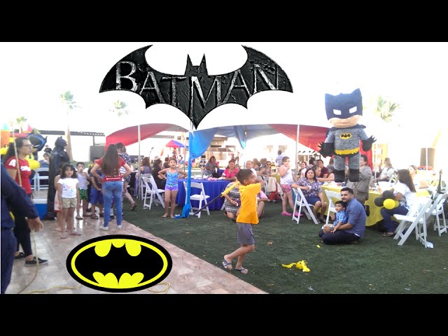 BATMAN PINATA PARTY DC COMICS - YouTube