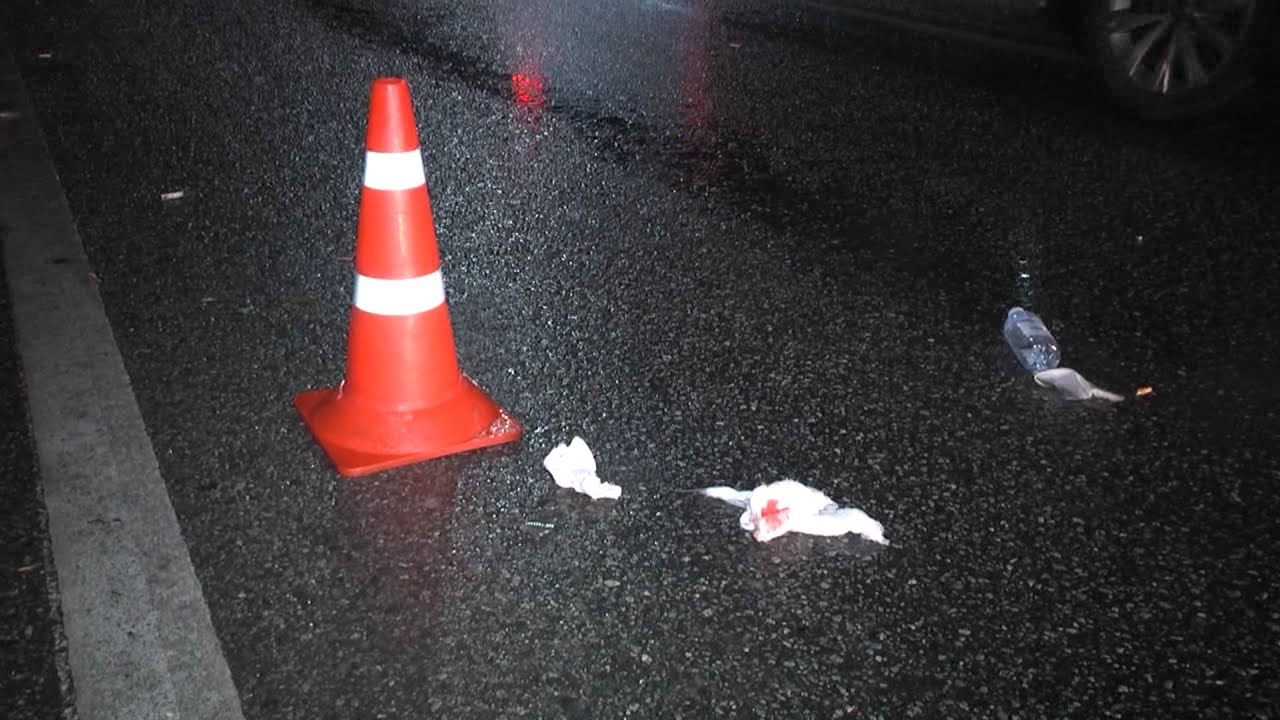 Девушка попала под машину - YouTube
