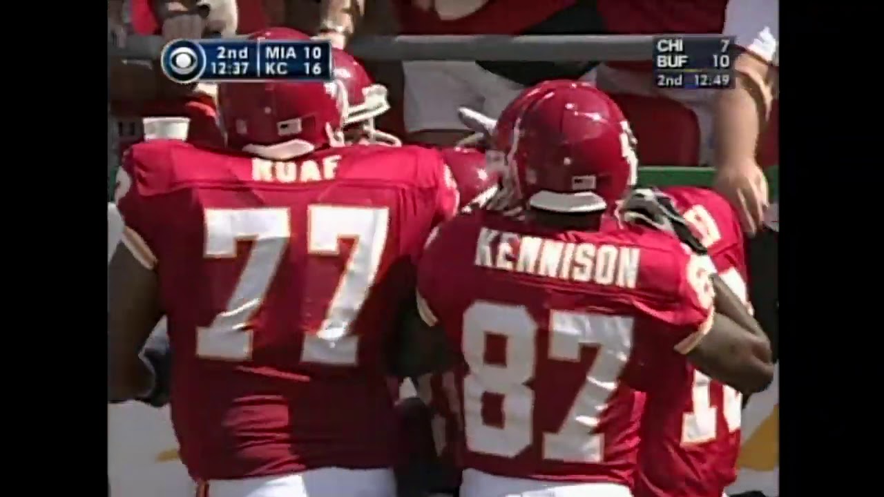 2002 - Trent Green (QB) Makes a Great Block to Help Priest Holmes