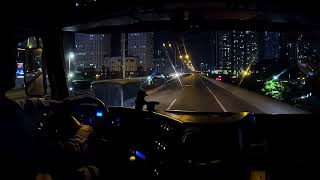 Lái xe khi thành phố Hà Nội lên đèn