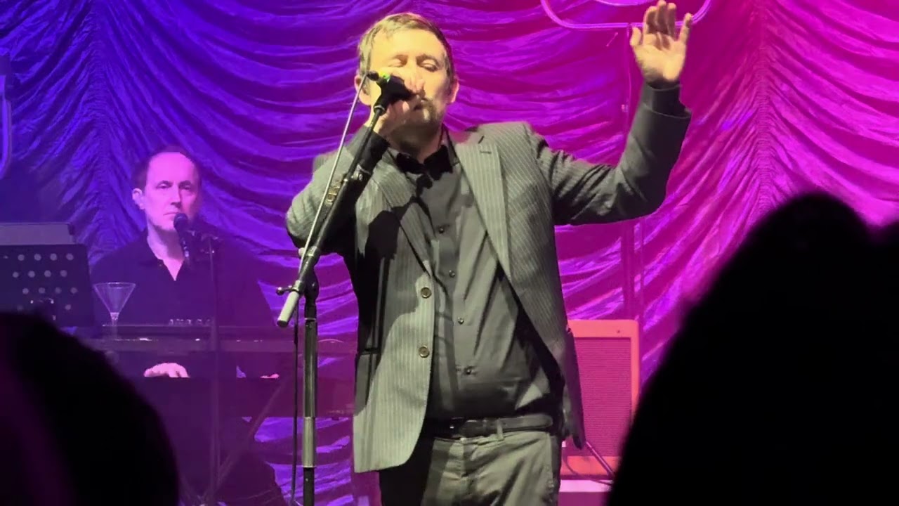 The divine comedy, Glasgow, October 2025. National Express