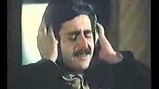 Uğur Yücel - Evlerinin Önü Boyalı Direk