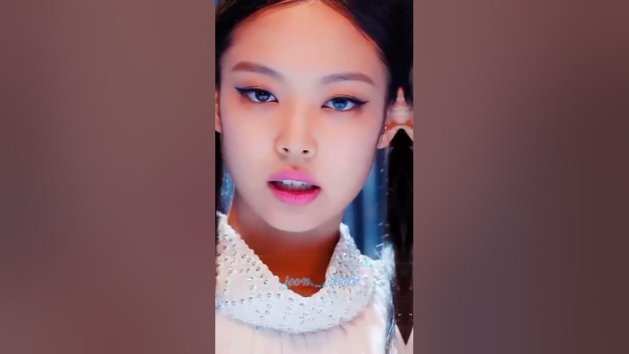 Meet our queen blinks - YouTube