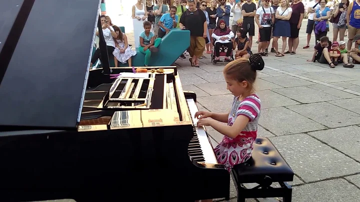 8-year-old Soley Blmel plays at an Open Piano in Vienna - MQ 09/2016