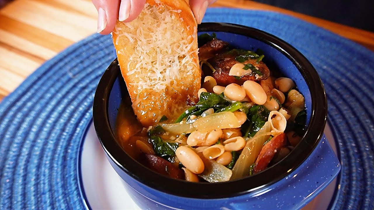 Что делает это рагу из белой фасоли и колбасы таким притягательным!