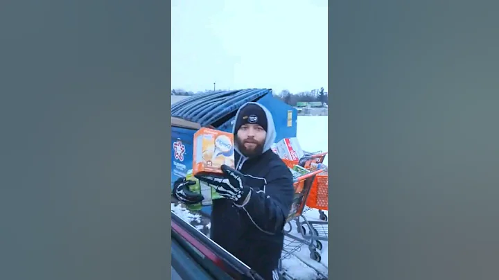Carts full of food!😱 #dumpsterdiving #viral #crazy #free #donate #shorts