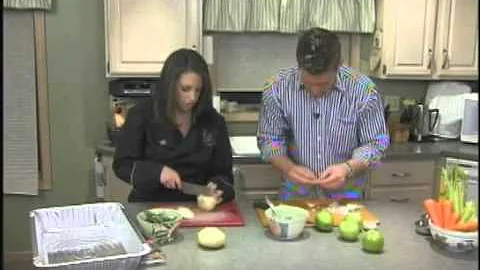 In The Kitchen with Lisa Thanksgiving Dinnner Part...