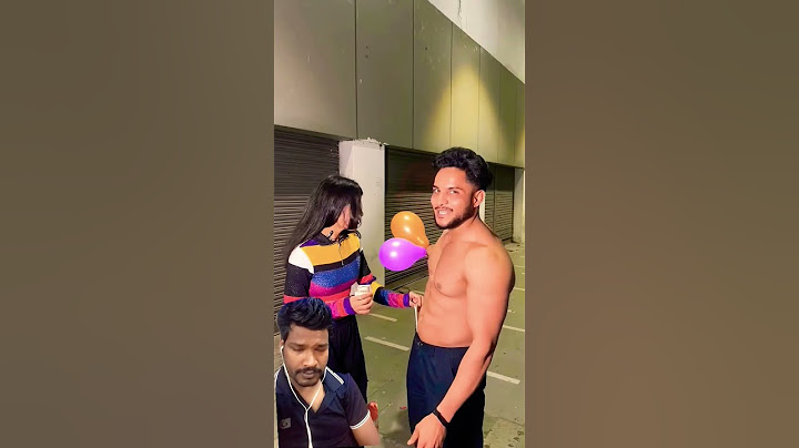 bhai ne ladki ke sath balloon🎈😍 challenge  kya #funny #balloonchallenge #shortsfeed #youtubeshorts