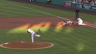HOU@LAA: Shoemaker escapes jam with a pick-off play