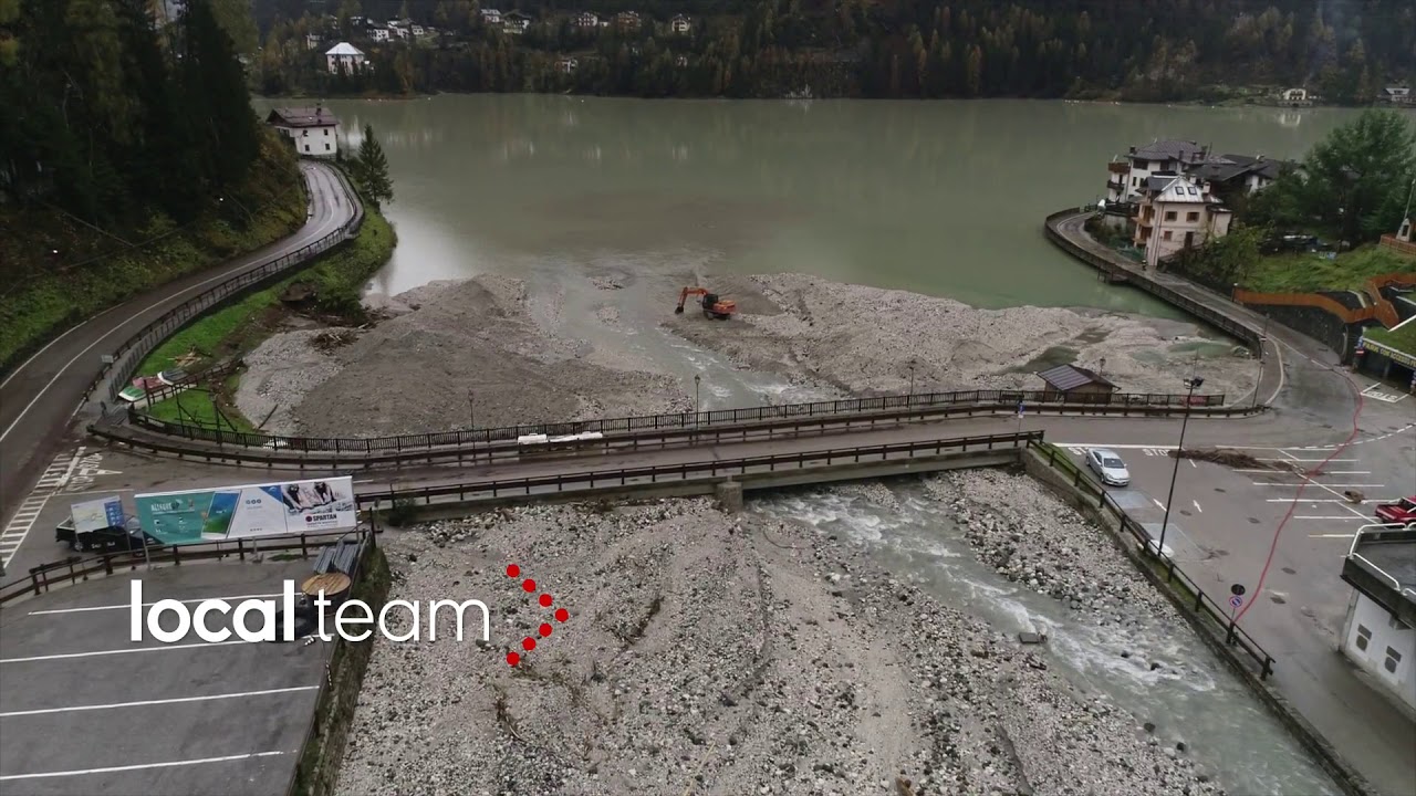 Lago di Alleghe irriconoscibile dopo la piena del Cordevole: video dal drone