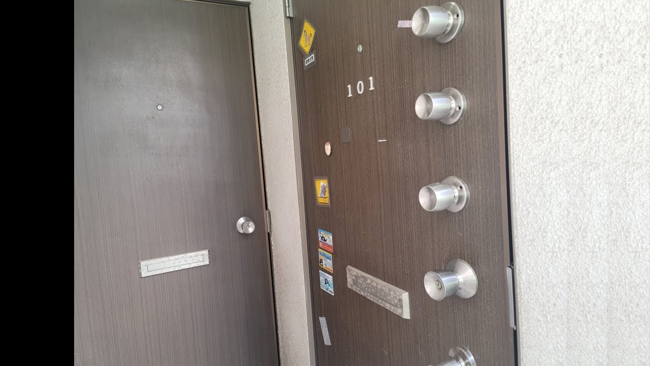 僕の家のドアノブを勝手に増やさないでください