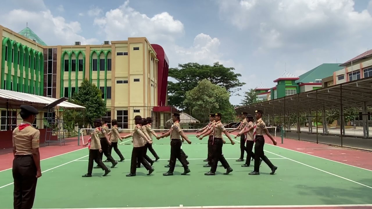 LOMBA KREASI BARIS BERBARIS (LKBB) | MAN 1 METRO