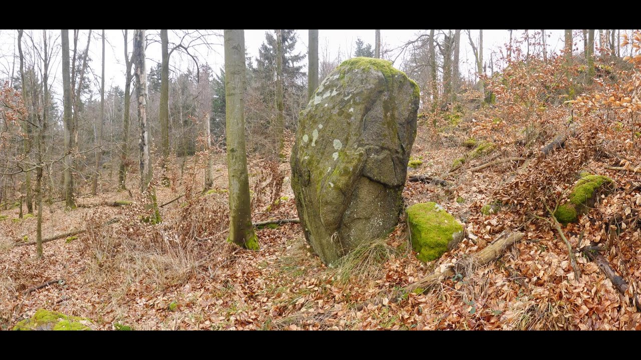 Der auch heute noch unbekannte Menhir an der Heuneburg in Fischbachtal Lichtenberg - Sonnenwende -