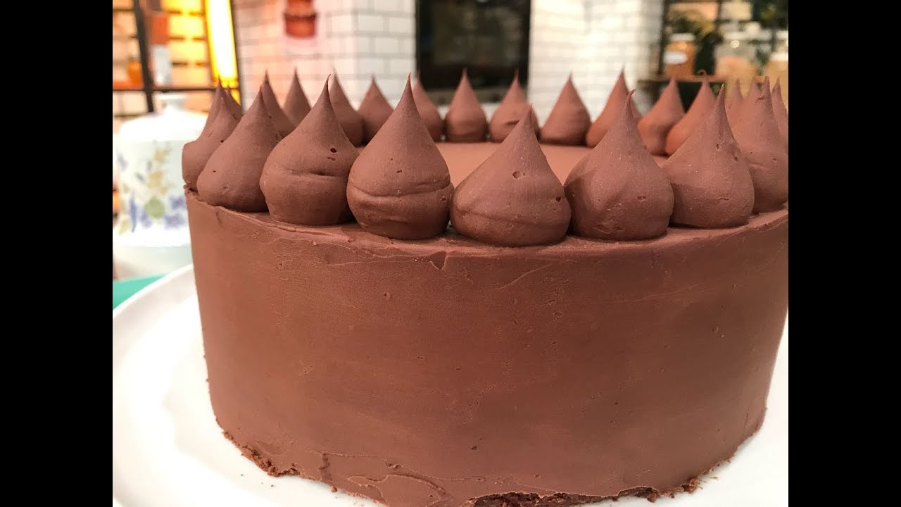 Torta brownie helada de frutillas