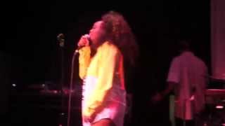 SZA-Childs Play Live @RoughTrade NYC (Red Bull Sound Select)