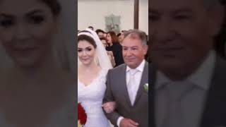 A Emoção de Ver a Noiva Entrando - Como Tornar Seu Casamento Único e Especial