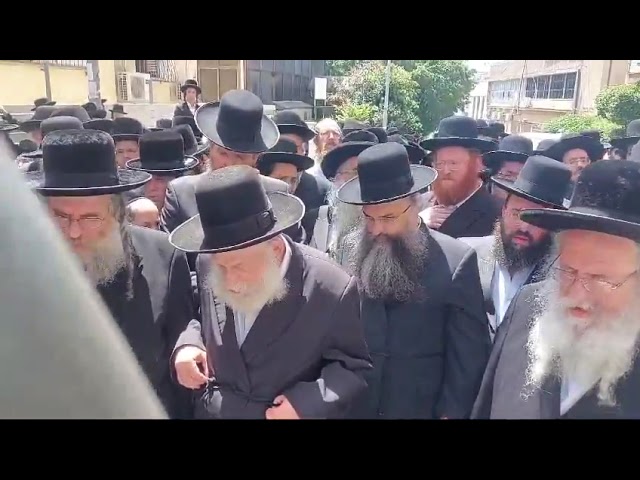 The Gerrer Rebbetzins Levaya in Bnei Brak