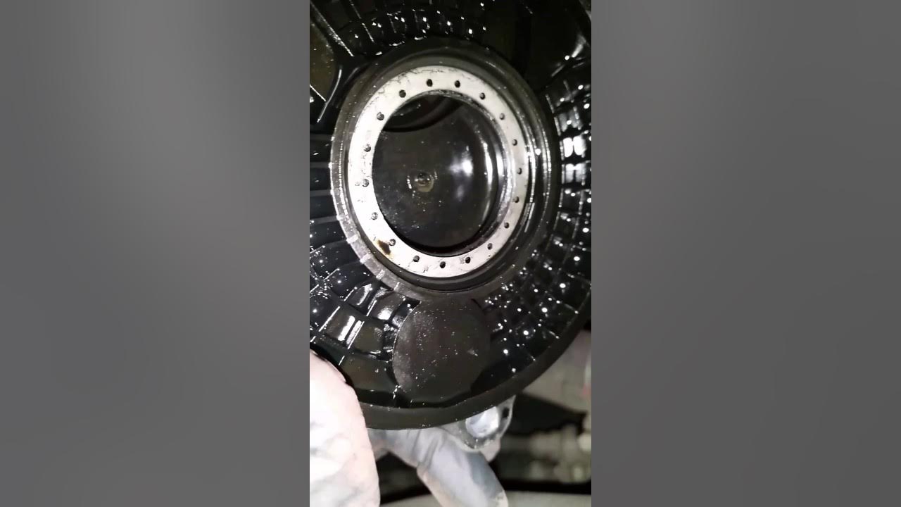 Mitsubishi Fuso Canter 4P10 PCV Filter & Seal Removal/Installation