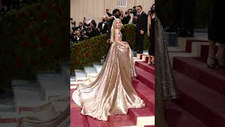 Sabrina Carpenter being elegant at Met Gala 2022 #sabrinacarpenter #metgala #metgalagacha2022